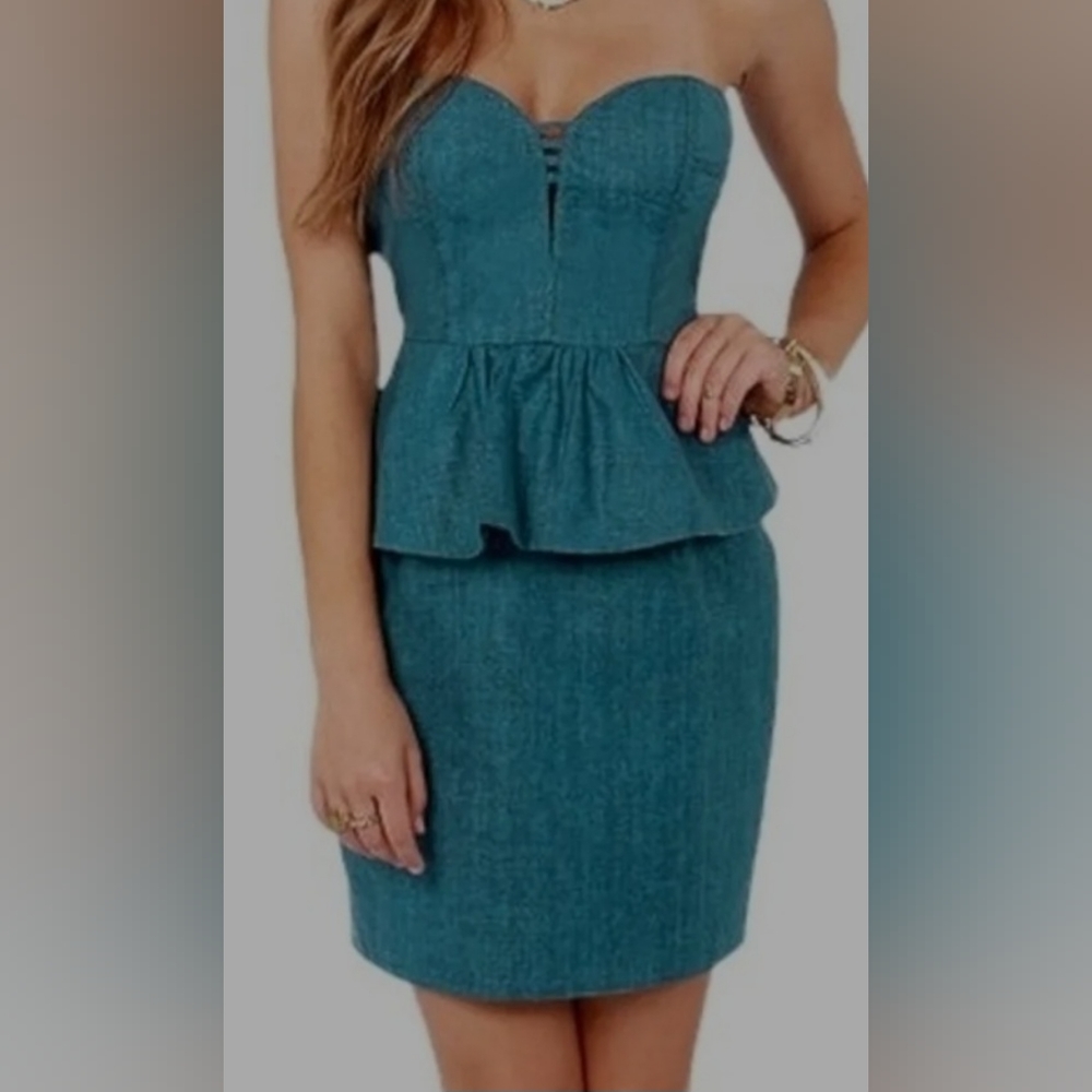 Aryn K Sweet Caro-Linen Denim Blue Strapless Dress